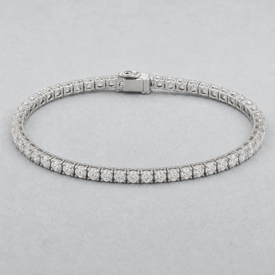Indicative render of a 8.68 carat diamond tennis bracelet, shown in white gold, also made in white, yellow or rose gold